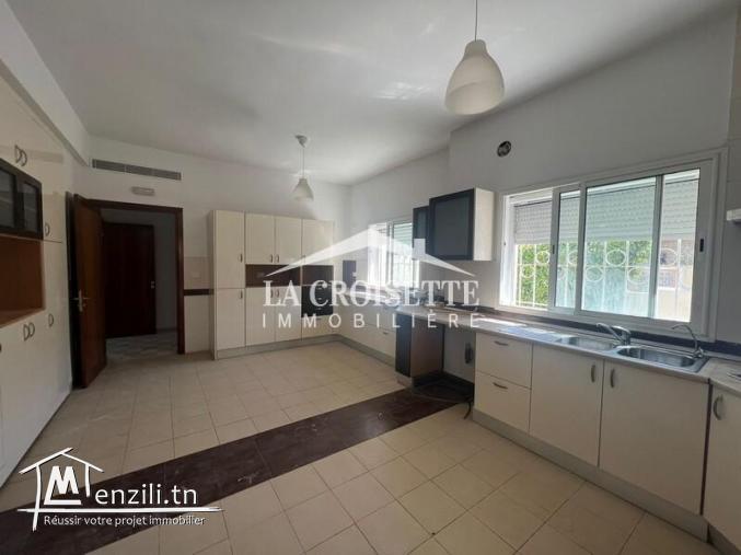 une villa S+4 avec piscine à Gammarth MVL1353