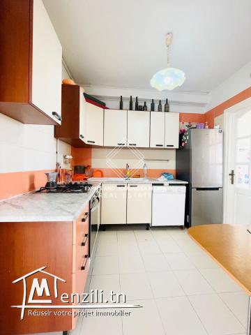 A VENDRE | Un appartement S+3 Rénové Avec Terrasse