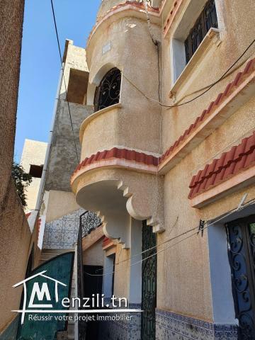 Maison à vendre à cité ettadhamen
