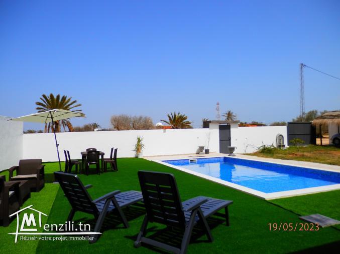 Superbe villa avec piscine proche de la mer à Midoun Djerba