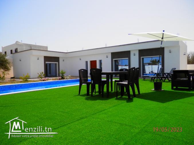 Superbe villa avec piscine proche de la mer à Midoun Djerba