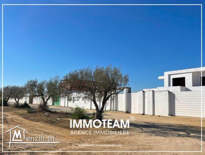 A vendre un terrain  situé à 4km Hammamet  sud