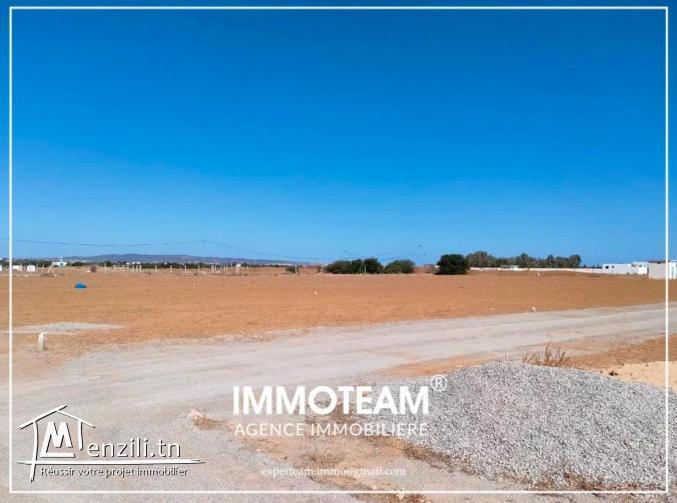 A vendre un terrain situé juste à 4Km de Jinen Hammamet