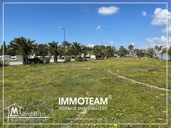 A vendre un  superbe terrain de 1888 m2 à  Hammamet Yasmine