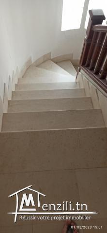 Étage de villa au 1er a à louer