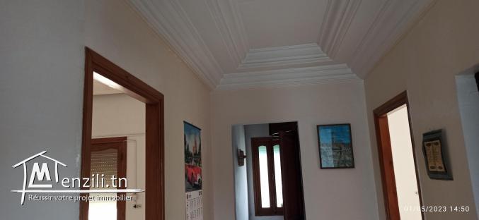 Étage de villa au 1er a à louer