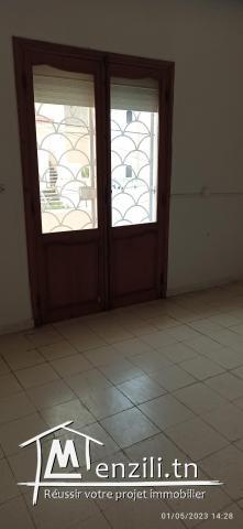 Étage de villa au 1er a à louer