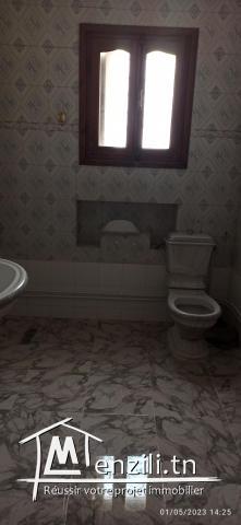 Étage de villa au 1er a à louer