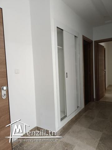 Appartement quasiment neuf a Vendre a Borj louzir