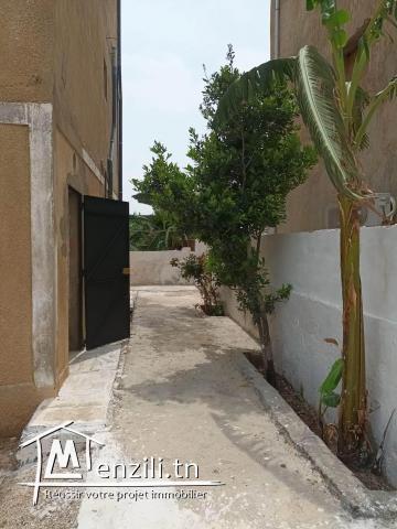 maison a deux étages avec deux studios