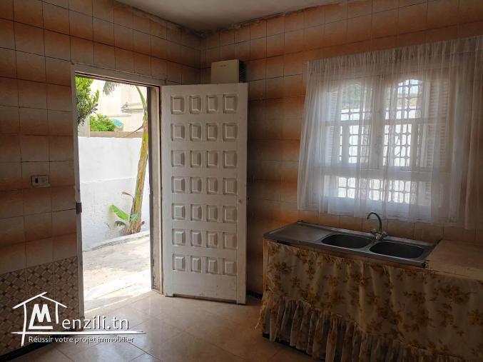 maison a deux étages avec deux studios