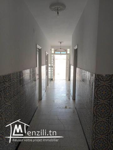 maison a deux étages avec deux studios