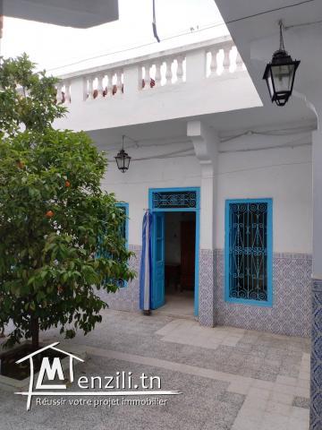 à vendre dar 3arbi fi beb mnara sur un terrain de 250 m2 fiha 9 chambres