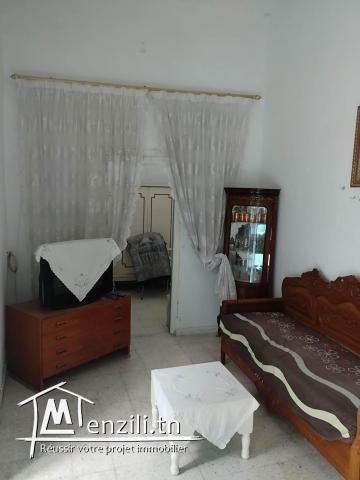 à vendre dar 3arbi fi beb mnara sur un terrain de 250 m2 fiha 9 chambres