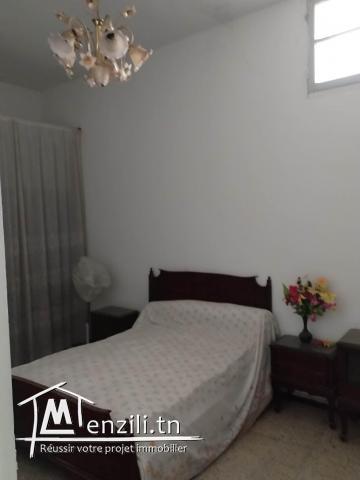 à vendre dar 3arbi fi beb mnara sur un terrain de 250 m2 fiha 9 chambres