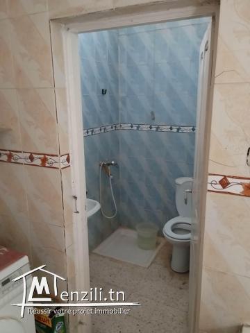 à vendre dar 3arbi fi beb mnara sur un terrain de 250 m2 fiha 9 chambres