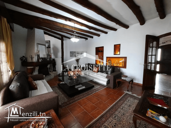 Villa S+5 avec piscine à la Soukra.MVL1367