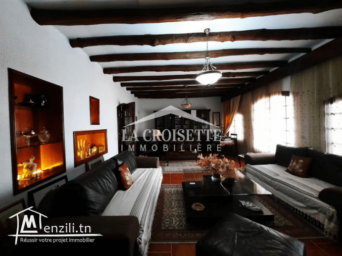 Villa S+5 avec piscine à la Soukra.MVL1367