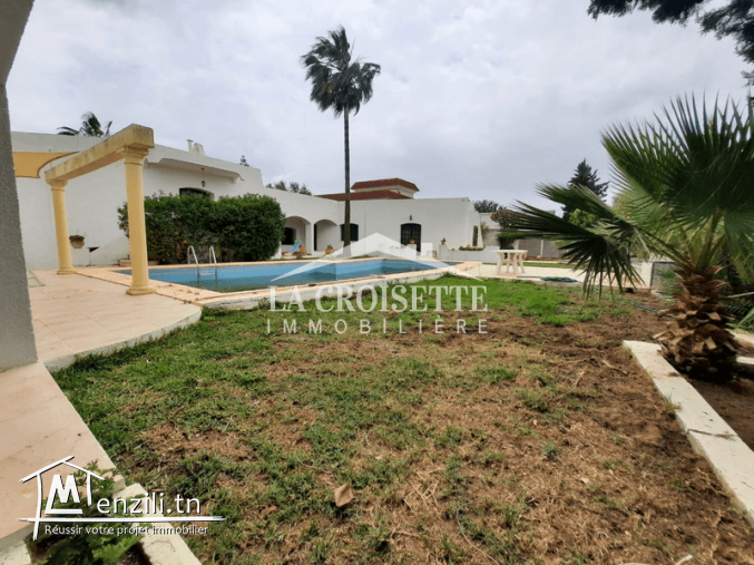 Villa S+5 avec piscine à la Soukra.MVL1367