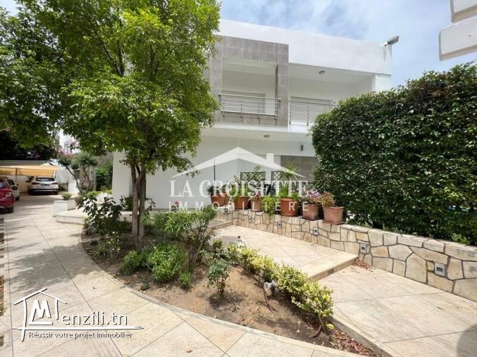 Villa S+5 avec piscine aux Berges du Lac 2. ZVL1381