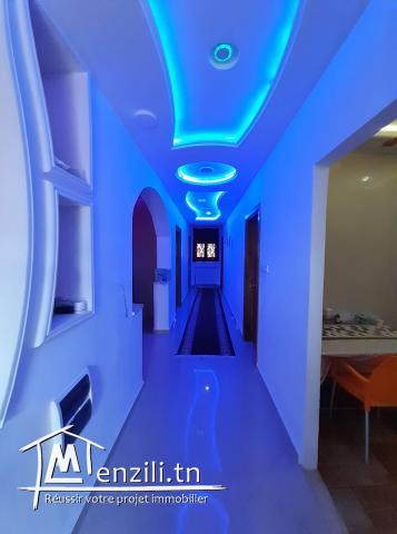 maison avec deux étages séparés