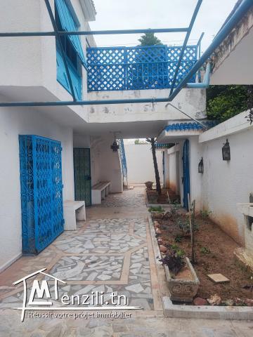 À vendre villa sur deux niveaux Ezzahra centre ville sidi bou Saïd