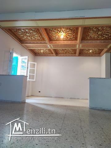 À vendre villa sur deux niveaux Ezzahra centre ville sidi bou Saïd