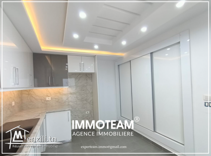 A VENDRE  Un luxueux triplex haute standing à Hammamet