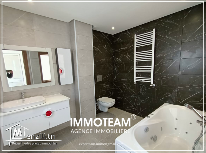 A VENDRE  Un luxueux triplex haute standing à Hammamet