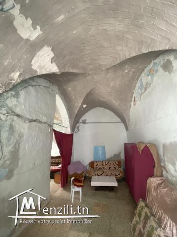 Une spacieuse maison arabe est à vendre.