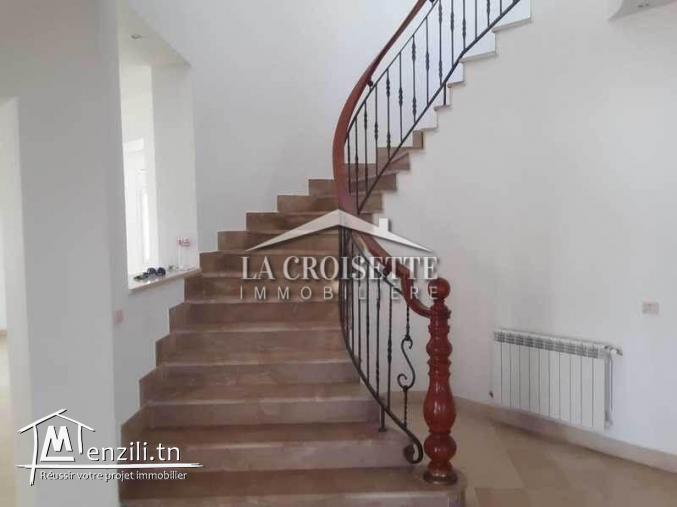 Villa S+6 avec piscine à Gammarth.MVL0396