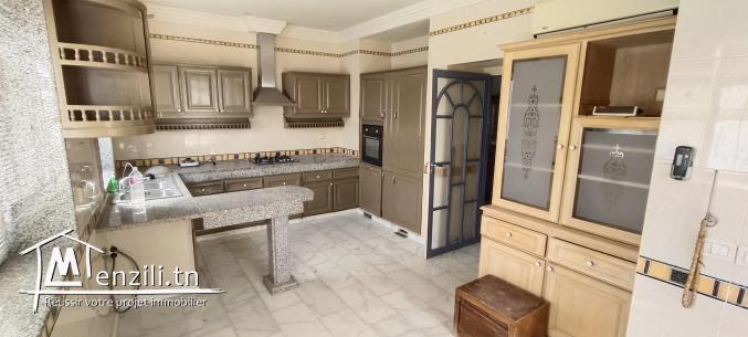 Villa style arabesque raffinée à vendre à Riadh El Andalos - Ariana Ville