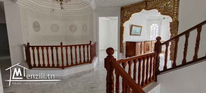 Villa style arabesque raffinée à vendre à Riadh El Andalos - Ariana Ville