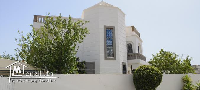 Villa style arabesque raffinée à vendre à Riadh El Andalos - Ariana Ville