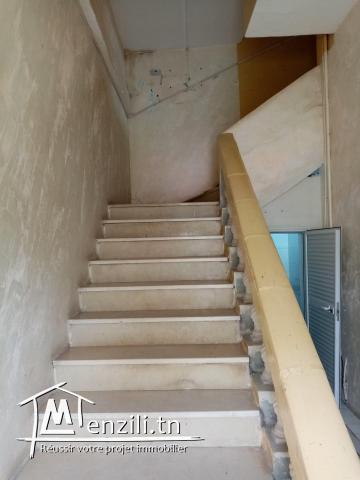 A louer Un dépôt de 300m² en 1 ère étage à l'aouina