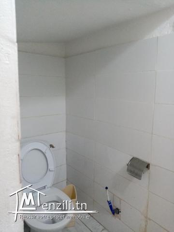 A louer Un dépôt de 300m² en 1 ère étage à l'aouina