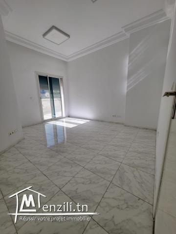 Bureau en 4 espaces 120m² sur l'ave. Hedi Chaker tunis