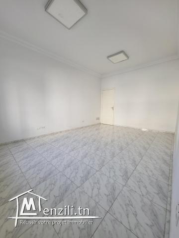 Bureau en 4 espaces 120m² sur l'ave. Hedi Chaker tunis