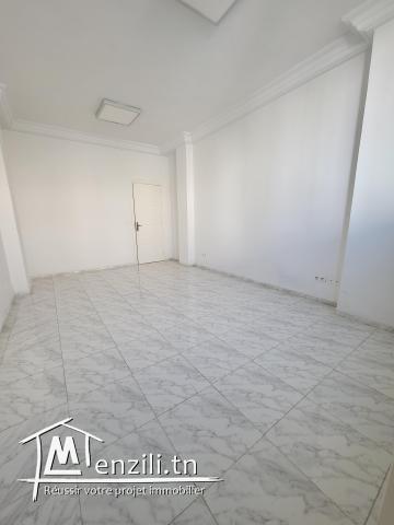 Bureau en 4 espaces 120m² sur l'ave. Hedi Chaker tunis