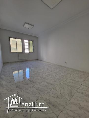 Bureau en 4 espaces 120m² sur l'ave. Hedi Chaker tunis