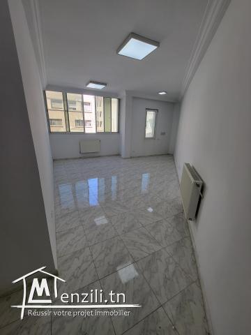 Bureau en 4 espaces 120m² sur l'ave. Hedi Chaker tunis