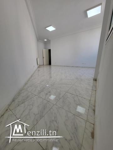 Bureau en 4 espaces 120m² sur l'ave. Hedi Chaker tunis