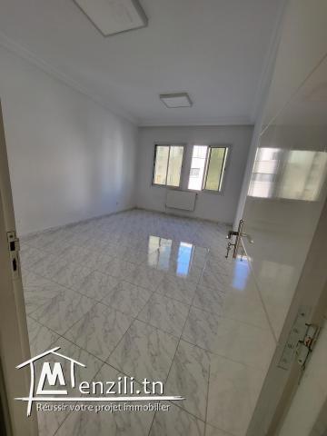 Bureau en 4 espaces 120m² sur l'ave. Hedi Chaker tunis