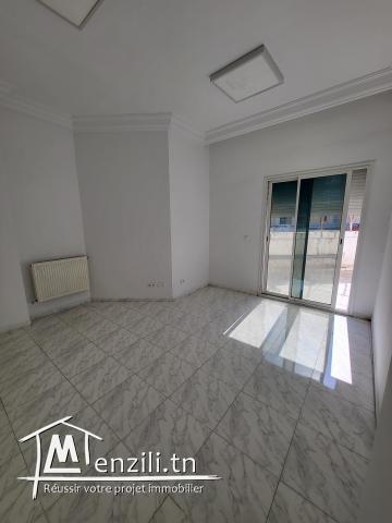 Bureau en 4 espaces 120m² sur l'ave. Hedi Chaker tunis