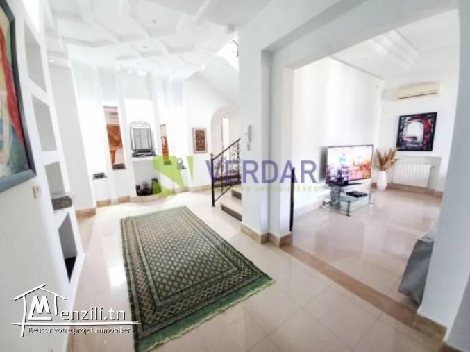 Villa S5 de 460m² sur un terrain de 840m² à Megrine Coteaux