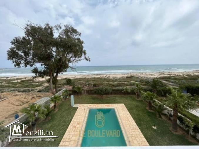 A louer Villa S4 avec piscine et pied dans l'eau à benikhiar