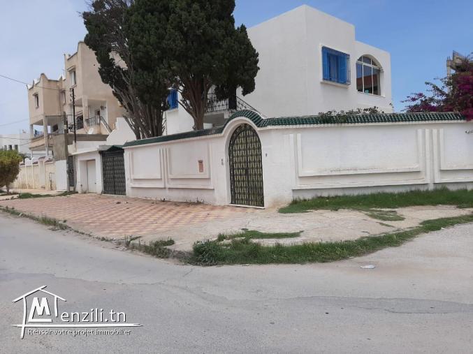 Une villa de 500m avec un emplacement excellent!