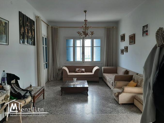 Une villa de 500m avec un emplacement excellent!