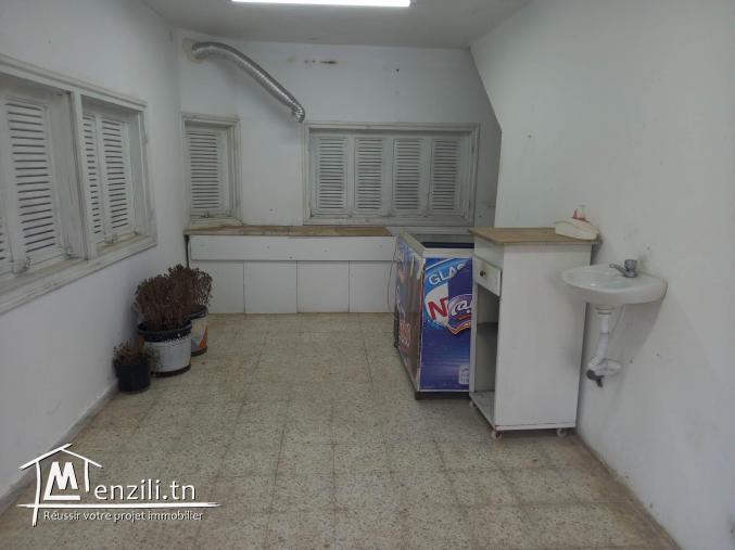 محل  تجاري للكراء في رفراف على الطريق الرئيسي ضهر عياد