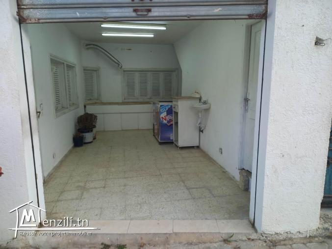 محل  تجاري للكراء في رفراف على الطريق الرئيسي ضهر عياد